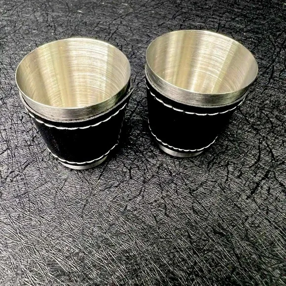 Brooks and Dunn Flask, 2 shot glass, funnel and keychain set - Picture 3 of 4